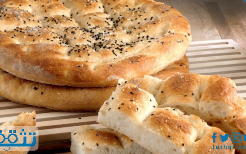 طريقة عمل الخبز التركي العادي والبيدا مثل المخابز في المنزل بالخطوات